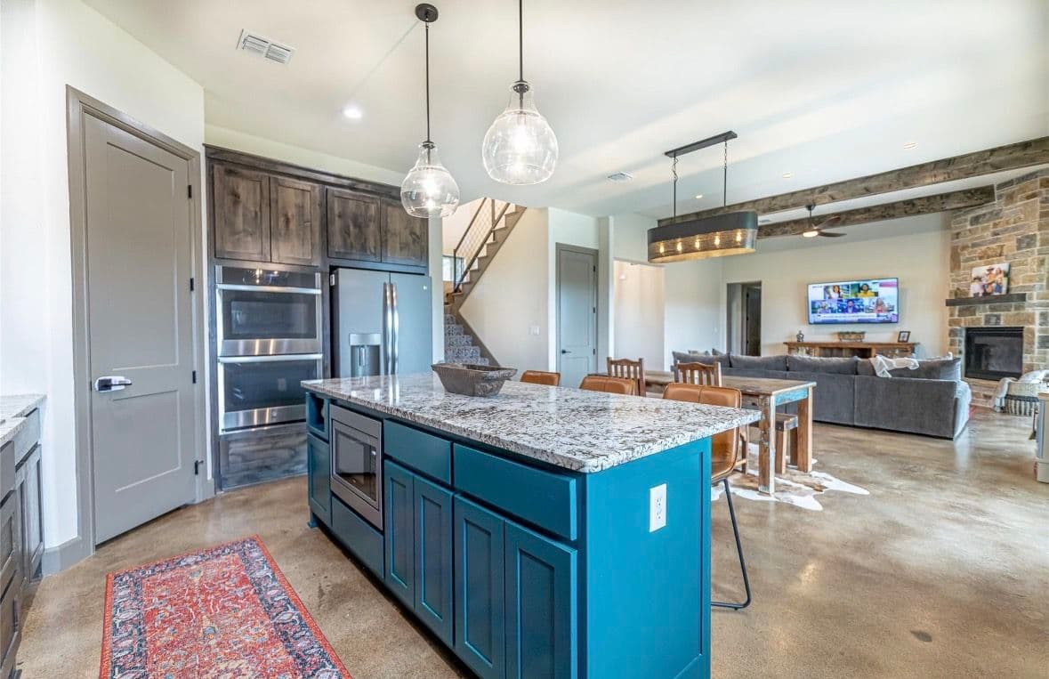 Gallery photos for Custom Home Finish Out With Warm Finishes and Clean Lines: Image #2