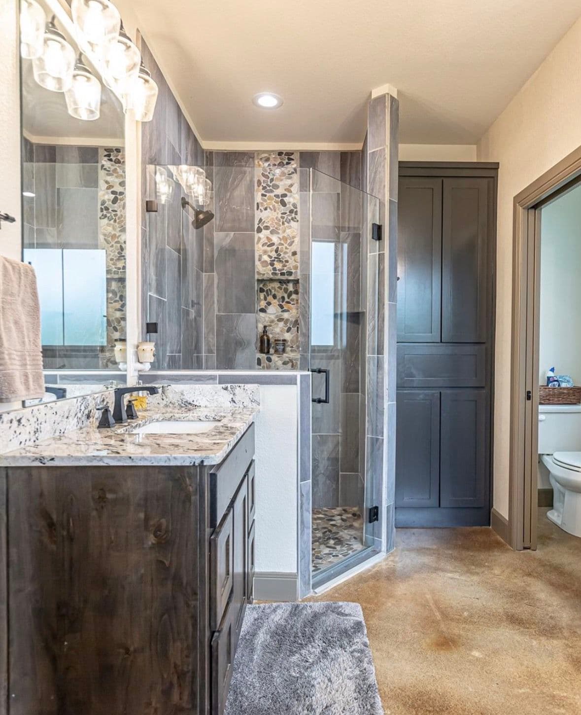 Gallery photos for Custom Home Finish Out With Warm Finishes and Clean Lines: Image #3