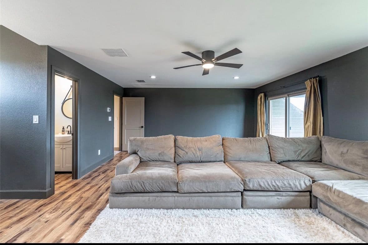 Gallery photos for Custom Home Finish Out With Warm Finishes and Clean Lines: Image #4