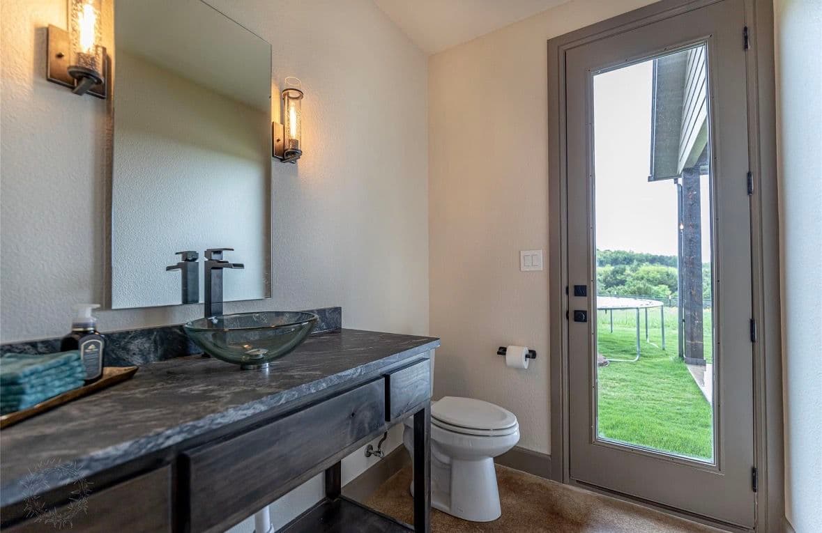 Gallery photos for Custom Home Finish Out With Warm Finishes and Clean Lines: Image #6